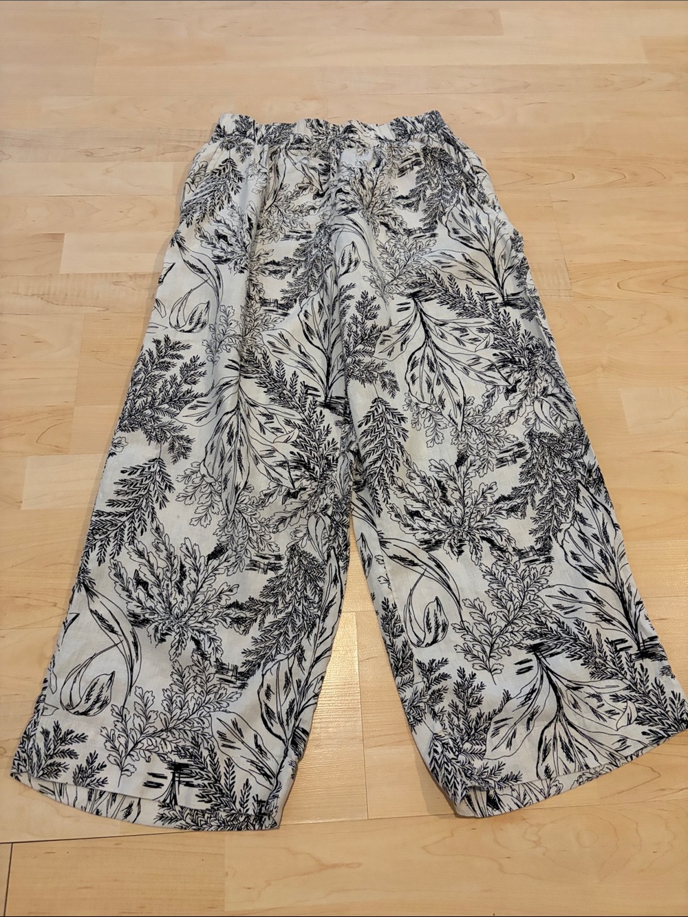 Tahari 100% Linen Wide Leg Pants – Black and White Patterned Size Small